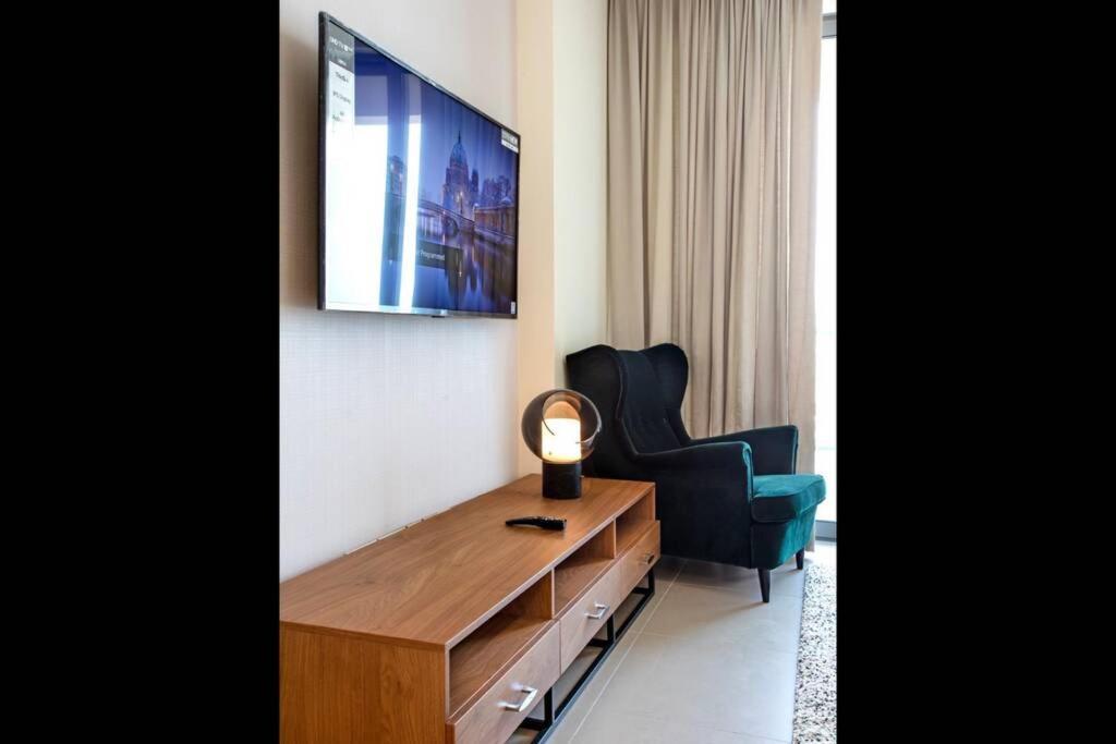 A Luxury Aprt 2 Bedrooms Balcony With Wonderful View Mall Access Hi Speed Wifi Beach Access & Much More For Family Only Samaheej エクステリア 写真