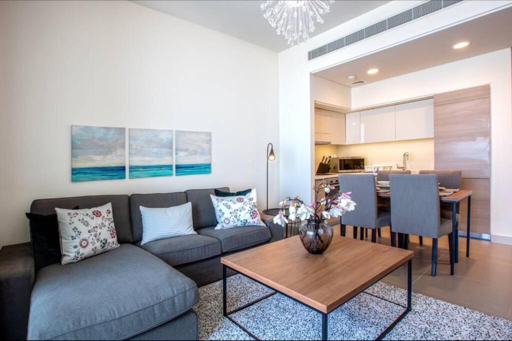 A Luxury Aprt 2 Bedrooms Balcony With Wonderful View Mall Access Hi Speed Wifi Beach Access & Much More For Family Only Samaheej エクステリア 写真
