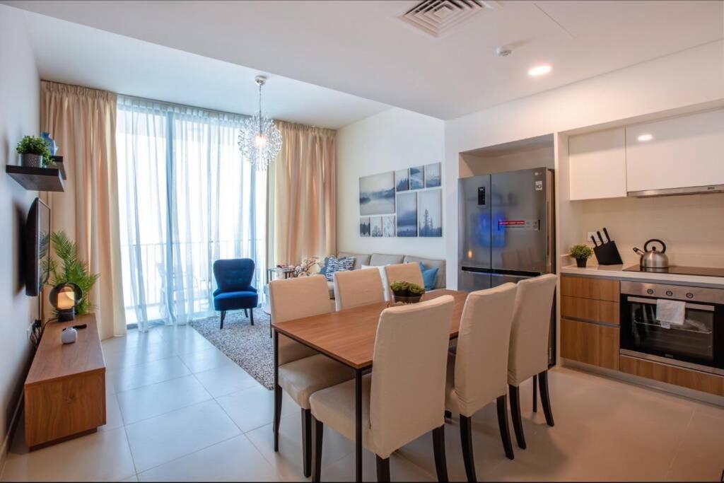 A Luxury Aprt 2 Bedrooms Balcony With Wonderful View Mall Access Hi Speed Wifi Beach Access & Much More For Family Only Samaheej エクステリア 写真