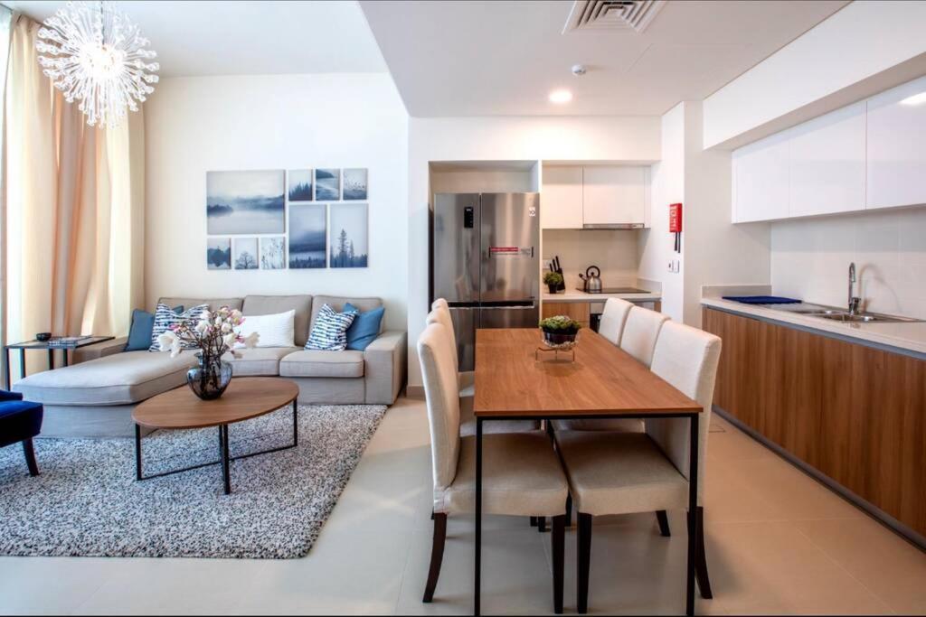 A Luxury Aprt 2 Bedrooms Balcony With Wonderful View Mall Access Hi Speed Wifi Beach Access & Much More For Family Only Samaheej エクステリア 写真