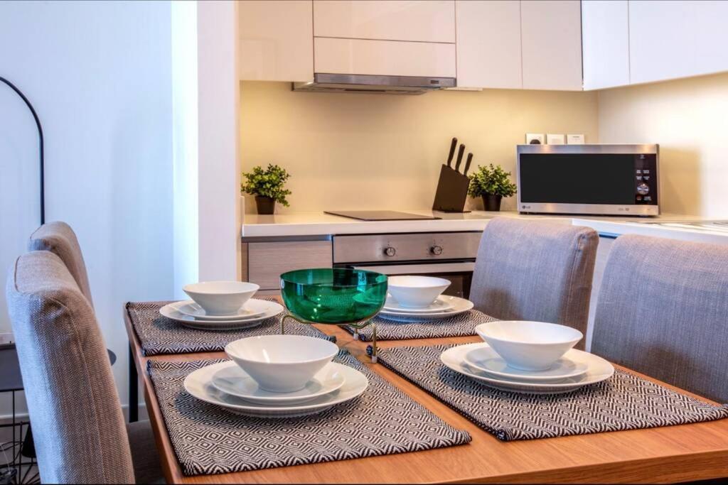 A Luxury Aprt 2 Bedrooms Balcony With Wonderful View Mall Access Hi Speed Wifi Beach Access & Much More For Family Only Samaheej エクステリア 写真